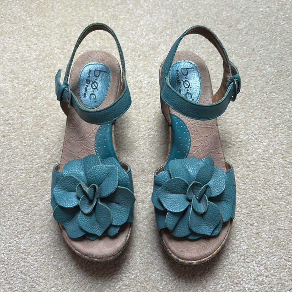 Woman’s flowered wedge sandals size 7